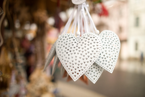 Bratislava: Christmas Market Food Tour with Drinks