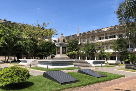 Phnom Penh: Tuol Sleng Genocide Museum & Killing Fields Tour