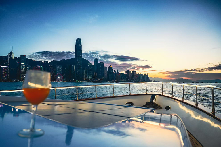 HK: Victoria Harbor Tour &amp; Symphony of Lights (Free Drinks)