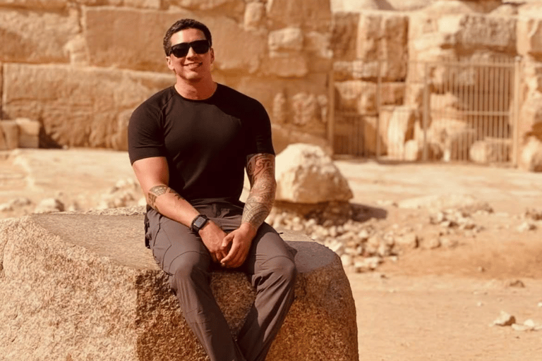 Pyramides, Sakkara et Memphis - Visite privée avec déjeunerVisite privée avec guide, transfert et déjeuner, à l&#039;exclusion des droits d&#039;entrée.