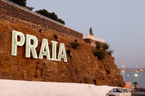 Praia: 3 hours – Museum & Street Art and Local Markets Private Tour