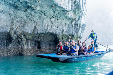 Hanoi: Luxe Ha Long Cruise per Super Yacht met Transfer