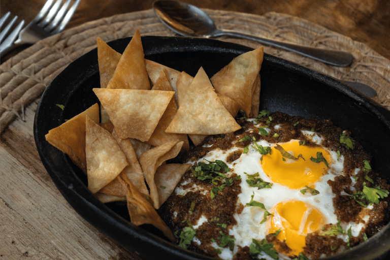 Barranquilla: Xata Beach Club Day Pass with Lunch Barranquilla: Day trip to Xata Beach Club & restaurant