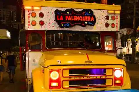 CARTAGENA: Super fiesta en chiva típica con animador por 2 horas y disco!