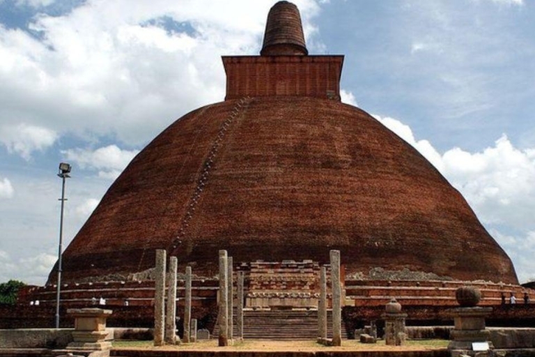 Anuradhapura: Sacred kingdom exploring tour by Tuk-Tuk!