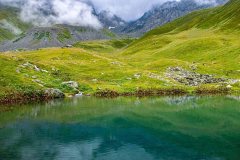 Kazbegi : excursion dans la vallée de Juta avec transport en 4x4Kazbegi : excursion d&#039;une journée dans la vallée de Juta avec transport en 4x4