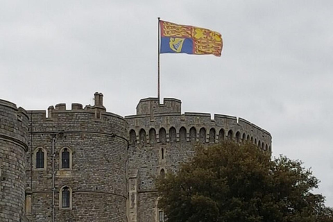 Private Driver guided tour Stonehenge Windsor castle &amp; Bath.