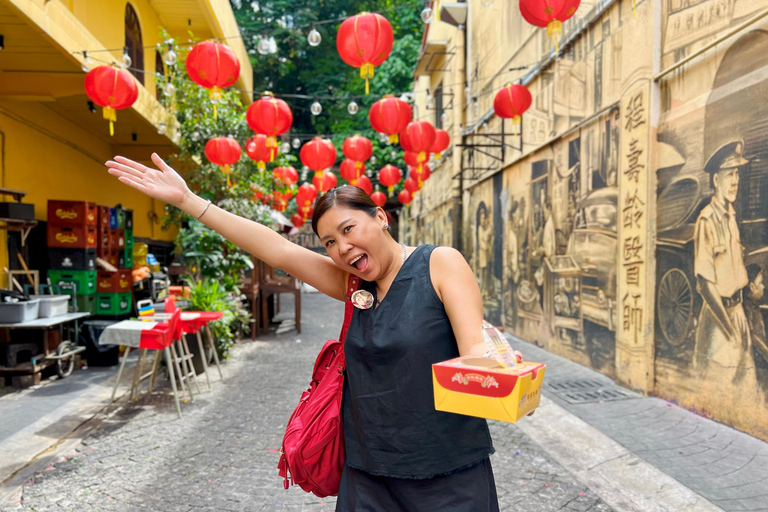 Kuala Lumpur: Chinatown & Centre Food Tour with 12 Tastings Kuala Lumpur: Food Tour with 12 Tastings & Drinks Upgrade