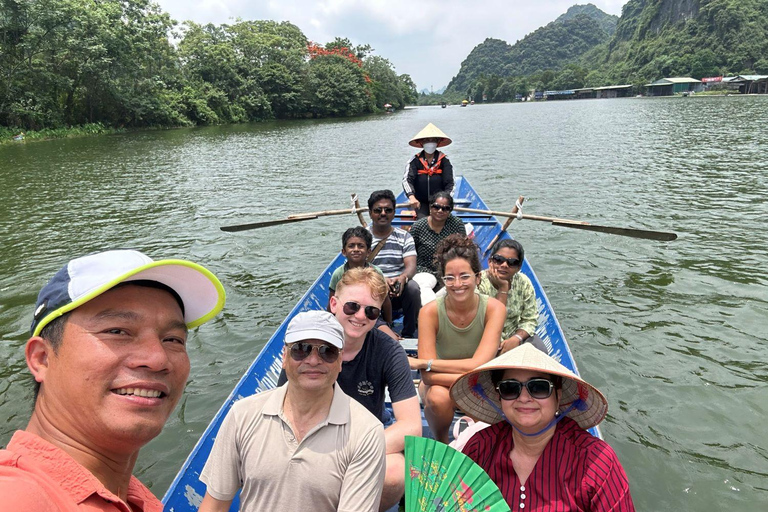 Da Hanoi: Tour di gruppo della Pagoda dei Profumi di una giornata intera con pranzoTour con funivia