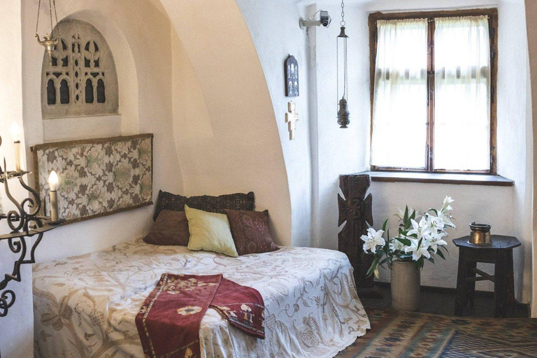 Brașov: Bear Sanctuary and Bran Castle With Tickets