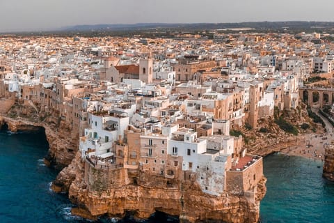 Desde Bari: Tour de día completo a Polignano y Alberobello