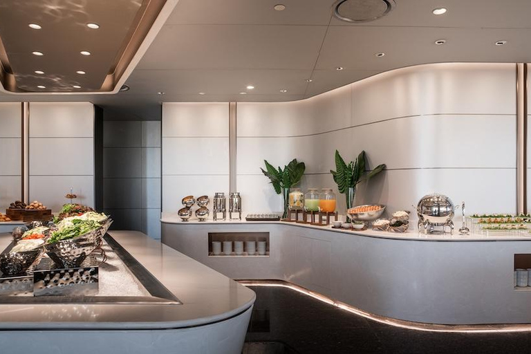 Pattaya: Ristorante Orbit Grande Centre Point Space PattayaTango Mango: Cena internazionale a buffet (domenica - giovedì)