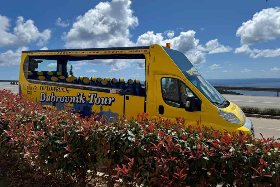 Dubrovnik: Hop-On/Hop-Off-Cabrio-Bustour mit Guide vor Ort. Foto: GetYourGuide Dubrovnik: Hop-On/Hop-Off-Cabrio-Bustour mit Guide vor Ort. Foto: GetYourGuide