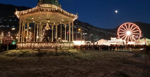 Bergen: Christmas Walking Tour with Gingerbread City Entry