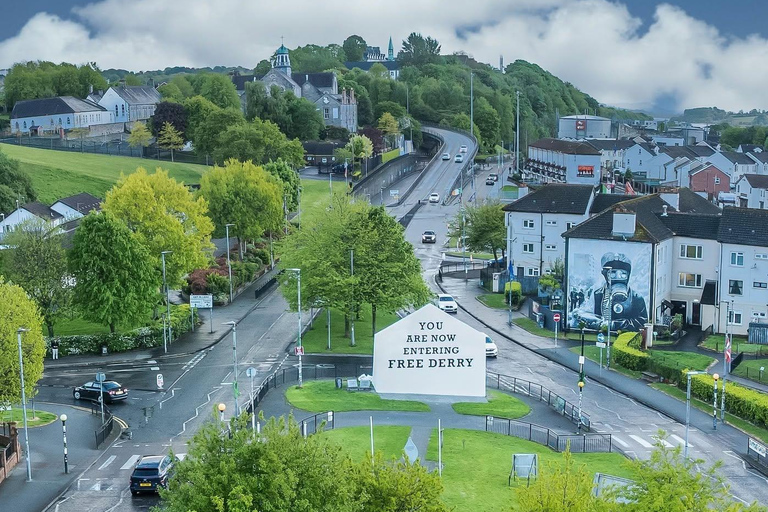 Belfast: Giant's Causeway and Derry Guided Day Trip