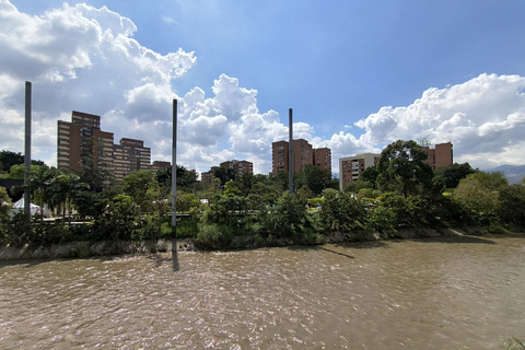 Medellín Through Time – City Sightseeing Tour | Subway, Metrocable, and Historic Center