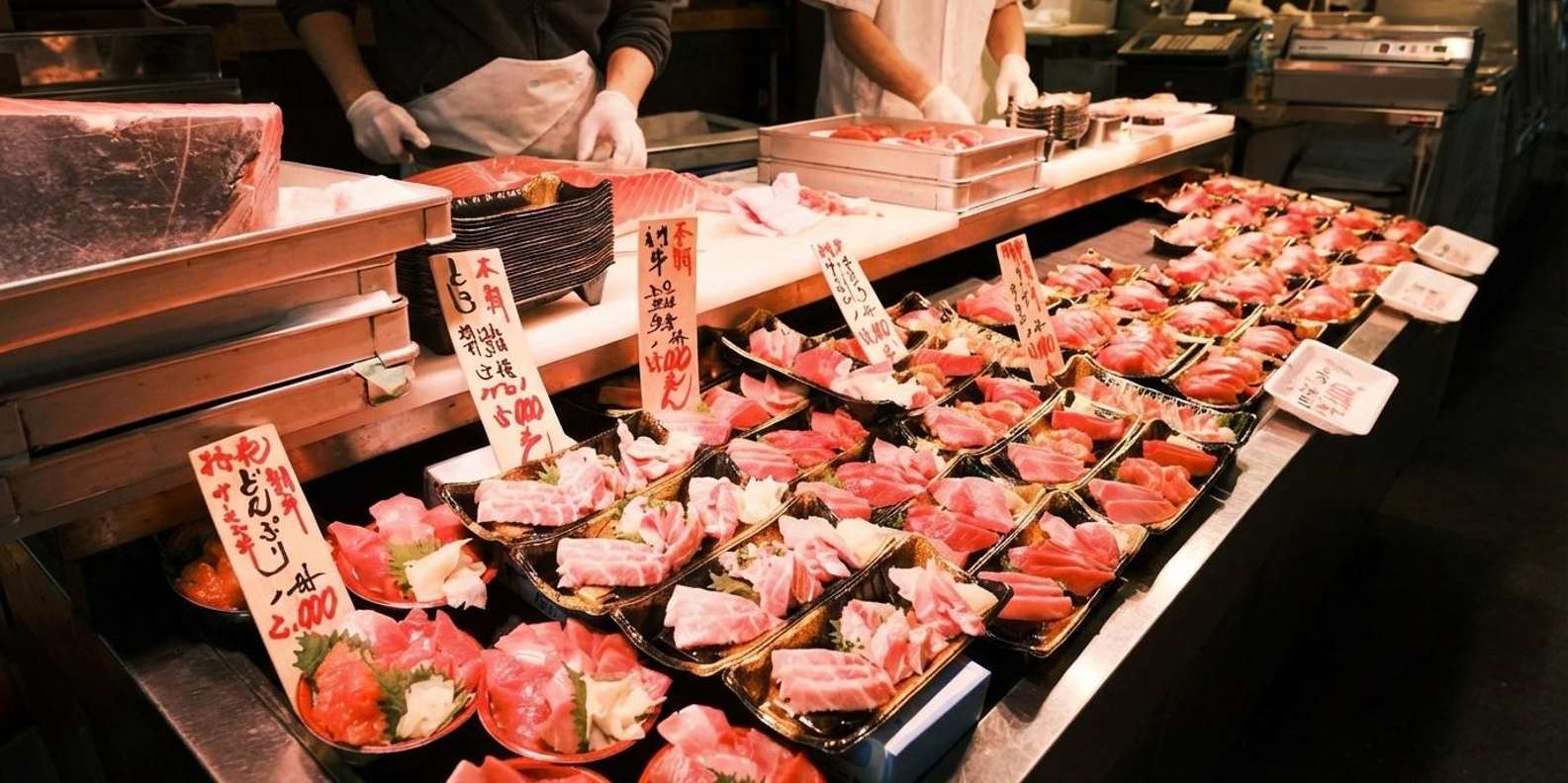 Toyosu fish market tour — tuna auction, wholesale hall and Tsukiji outer market — image 4