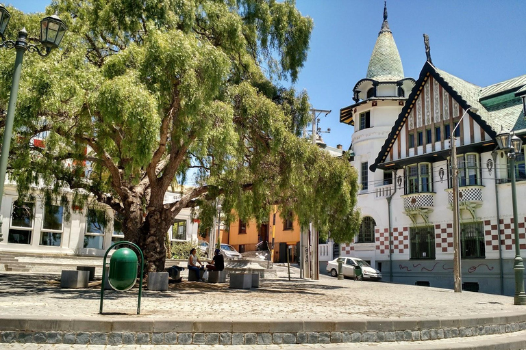Colorful, historic, and panoramic Valparaíso Colorful, historic, and scenic Valparaíso