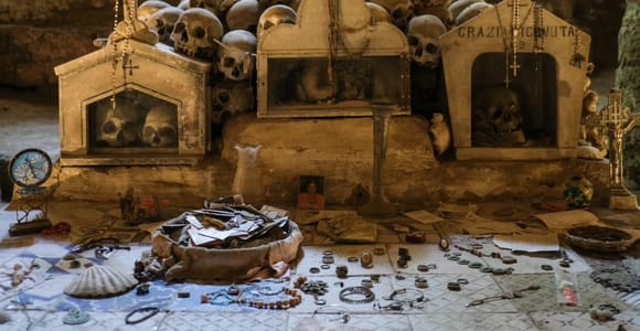In Naples: Fontanelle Cemetery Tour – Gothic, Baroque & Rococo in the Sanità District