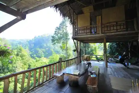 Chiang Mai: Sticky Waterfall & Caves Tour w/ Treehouse Stay
