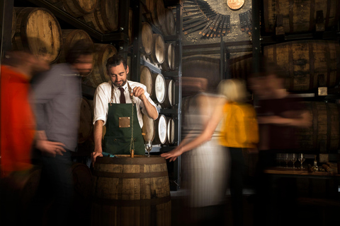 Dublín: cata secreta de whisky en la destilería JamesonDublín: Experiencia de degustación del whisky secreto de la destilería Jameson