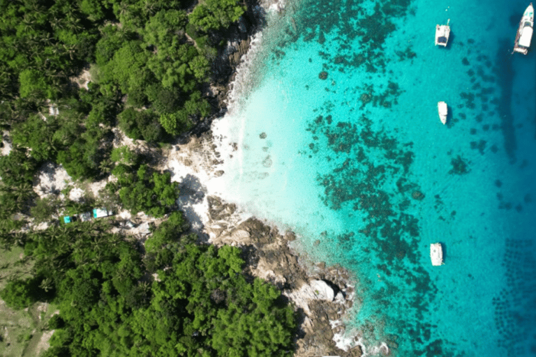 Phuket : excursion en hors-bord aux îles Racha et Coral avec déjeunerOption de lieu de rendez-vous