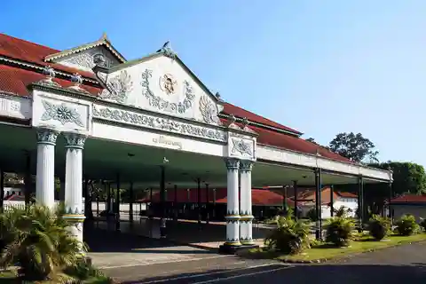 Yogyakarta: Inclusive Royal Heritage Tour