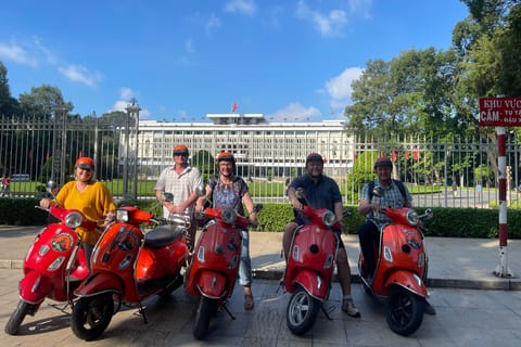 Ho Chi Minh City: Vespa Tour with Lunch and Local Guide