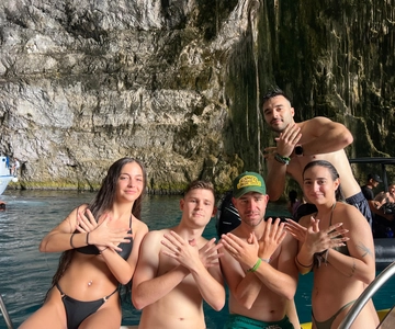 Valona: Tour in barca dell'isola di Sazan e della grotta di Haxhi Ali