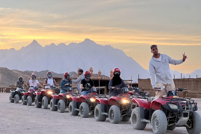 Hurghada: Safari nel deserto in quad con giro in cammello e trasferimentoTour privato di 3 ore in quad con trasferimento privato