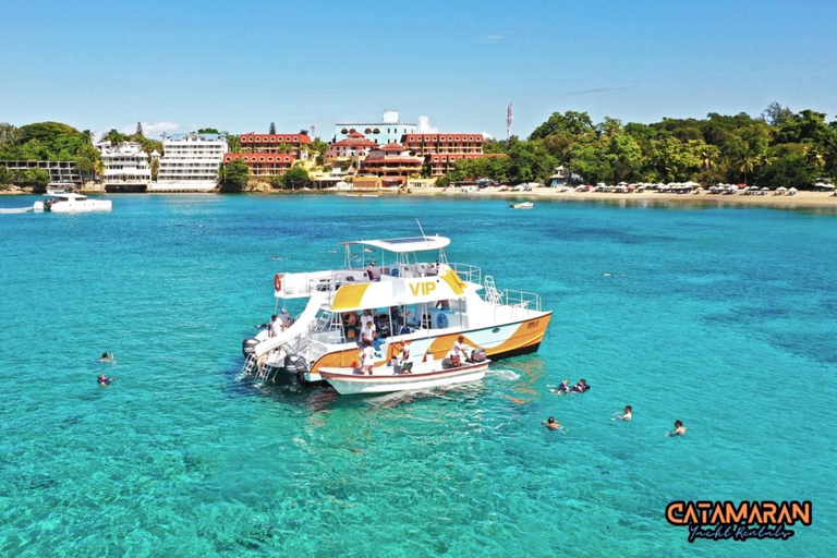 Excursão de barco com recolha de passageiros, almoço e bebidas (partilhado)