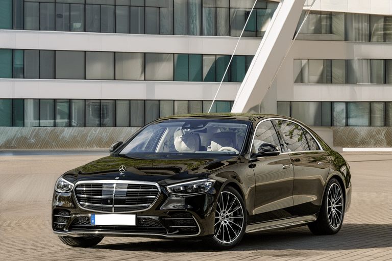 Munich : Private Transfer for arrival and departure Standard Sedan(3 Pax, 4 Bags)