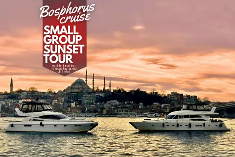 Istanbul : croisière en petit groupe sur un yacht de luxe au coucher du soleil avec collations
