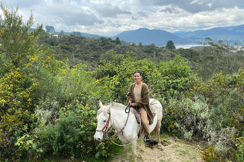 Bogotà: Passeggiata a cavallo tra le colline orientali