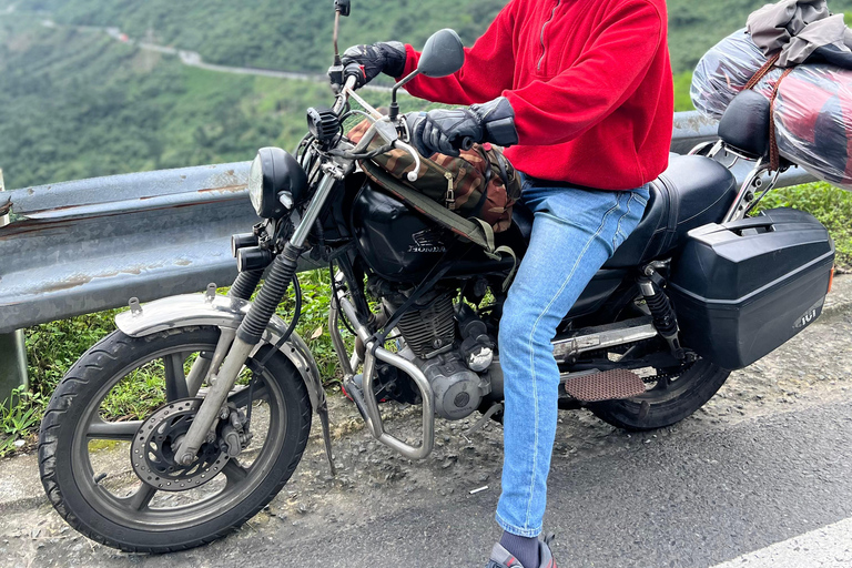 Da Nang/Hoi An: Hai Van Pass Motorbike Tour with Easy Rider From Hue to Da Nang/Hoi An (1-way trip)