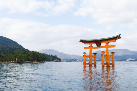 Hiroshima & Miyajima 1-Day Private Tour with Local Guide