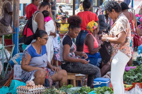 Mindelo: sekrety gotowania kreolskiegoMindelo: doświadczenie gotowania kreolskiego, wizyta na rynku