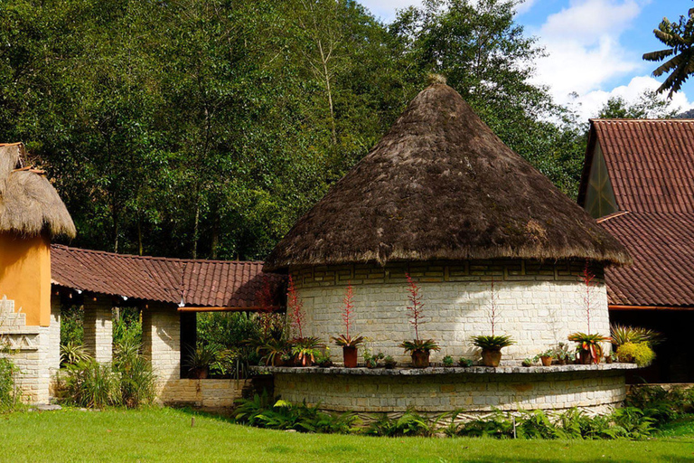 Chachapoyas: Mausoleos de Revash y Museo de Leymebamba