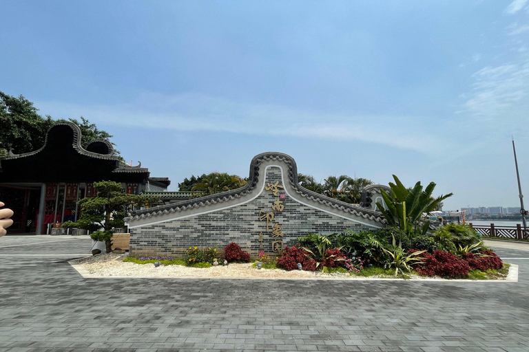 Guangzhou: Lingnan Impression Park Entry Ticket(Opt Guide) Entry ticket + English-speaking local guide service