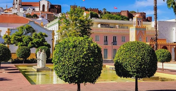 Albufeira: Silves Castle, Cathedral, and Market Tour