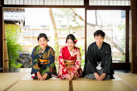 Kyoto: Photoshoot in a Machiya(Townhouse) in Kimono