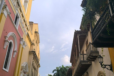 Cartagena: CITYTOUR ALL DAY, HOP ON HOP OFF AT ANY POINTCartagena: Discover emblematic places by double-decker bus