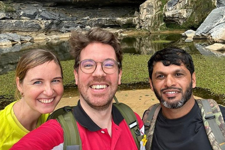 Muscat: Jebel Shams Balcony Walk & Wadi Nakhr Shared Tour