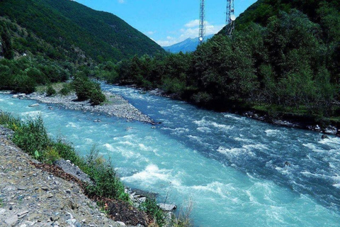 Äventyr i de georgiska högländerna: Kazbegi, Ananuri, GudauriÄventyr i Georgiens högländer: Kazbegi, Ananuri, Gudauri