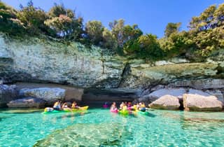 Bonifacio: geführte Besichtigung der Höhlen und Klippen mit Schwimmen (ANFÄNGER)