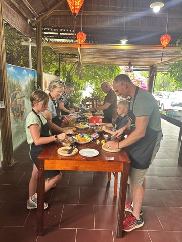 Market Tour, Basket Boat Ride & Cooking Class by Hangcoconut