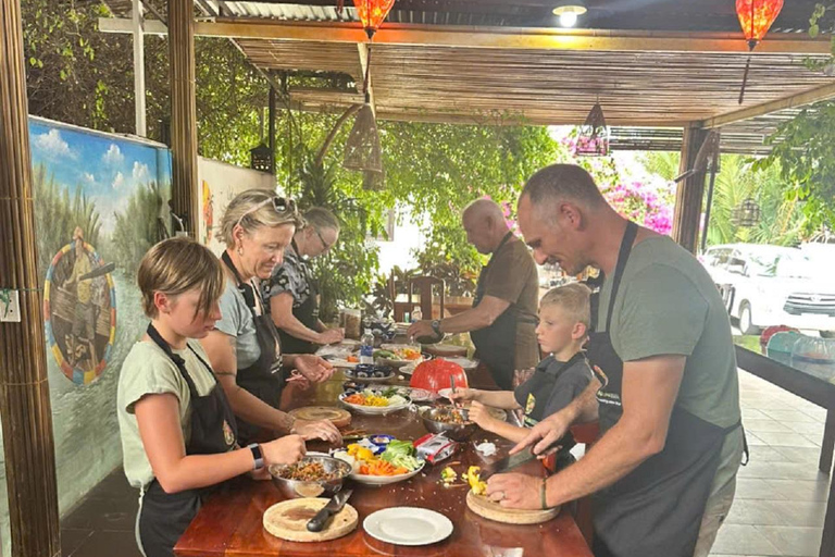 Tour del mercato, giro in barca a cesto e lezione di cucina con HangcoconutCompletamente funzionante