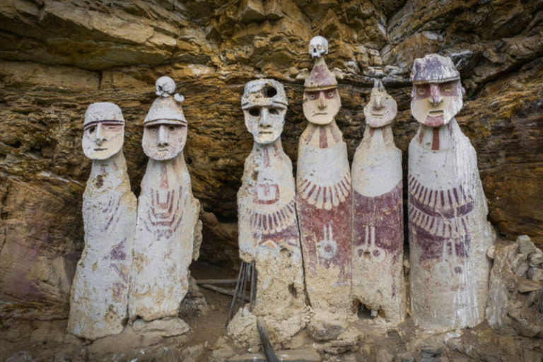 Chachapoyas: Revash-Mausoleen und Museum von Leymebamba