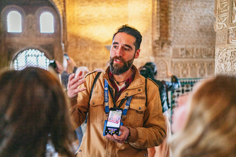 Granada: Visita guiada a Alhambra com Palácios e Jardins NasridasExcursão Particular de Última Hora - Francês