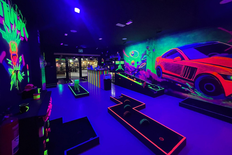 Costa Teguise: Indoor 15 Hole UV Neon Mini Golf Experience